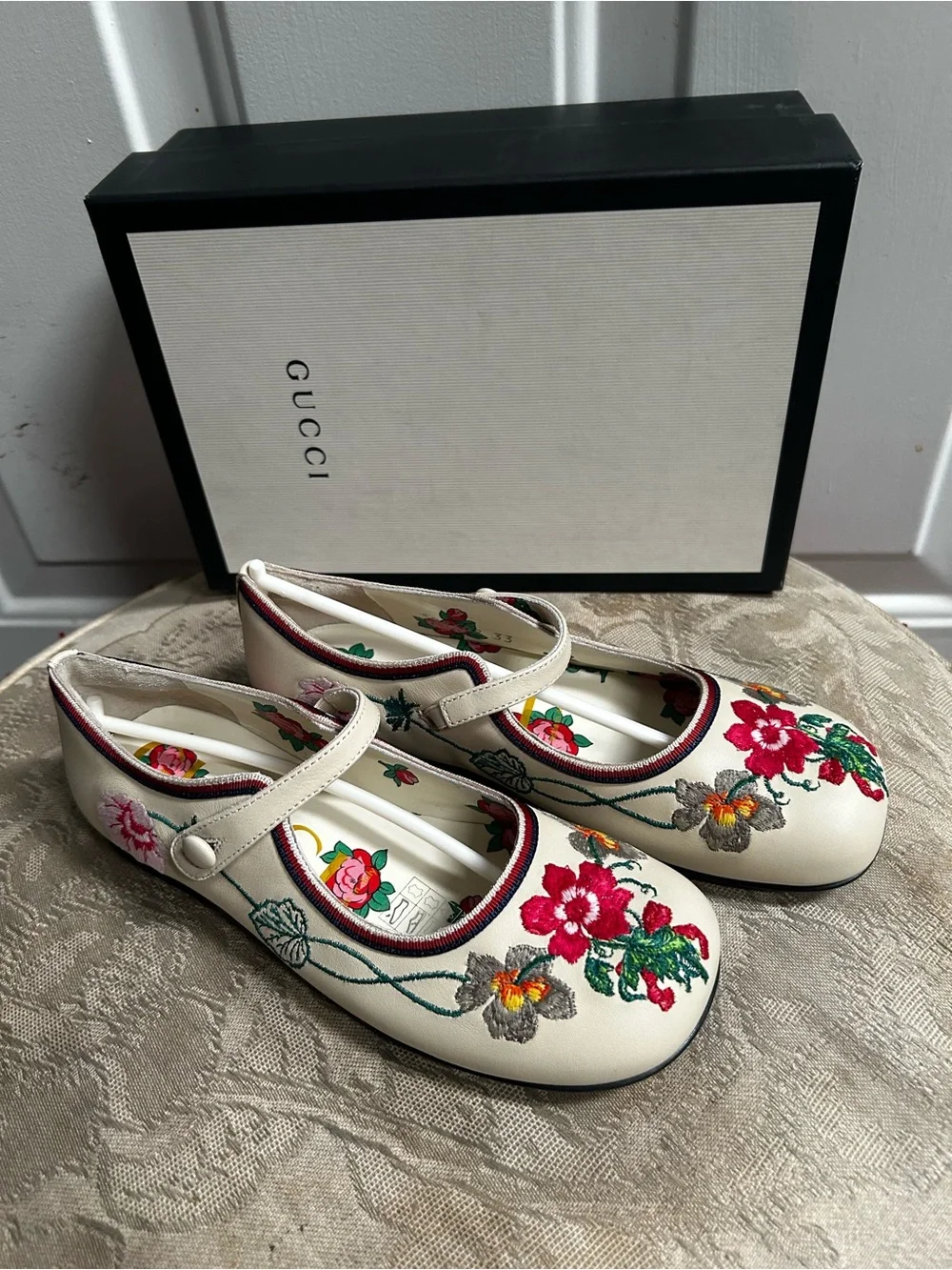 Gucci girls Off White Floral Embroidered Mary Jane buckled ankle strap Flats 33